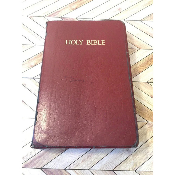 Other | Vintage 8s Nkjv Holy Bible Softcover By Thomas Nelson ...